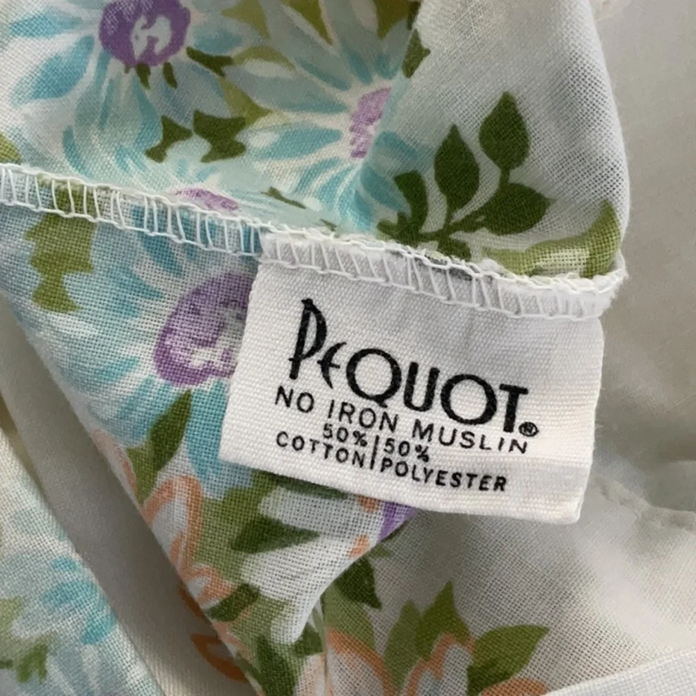 🩵 Pequot vintage twin fitted sheet with two standard pillowcases